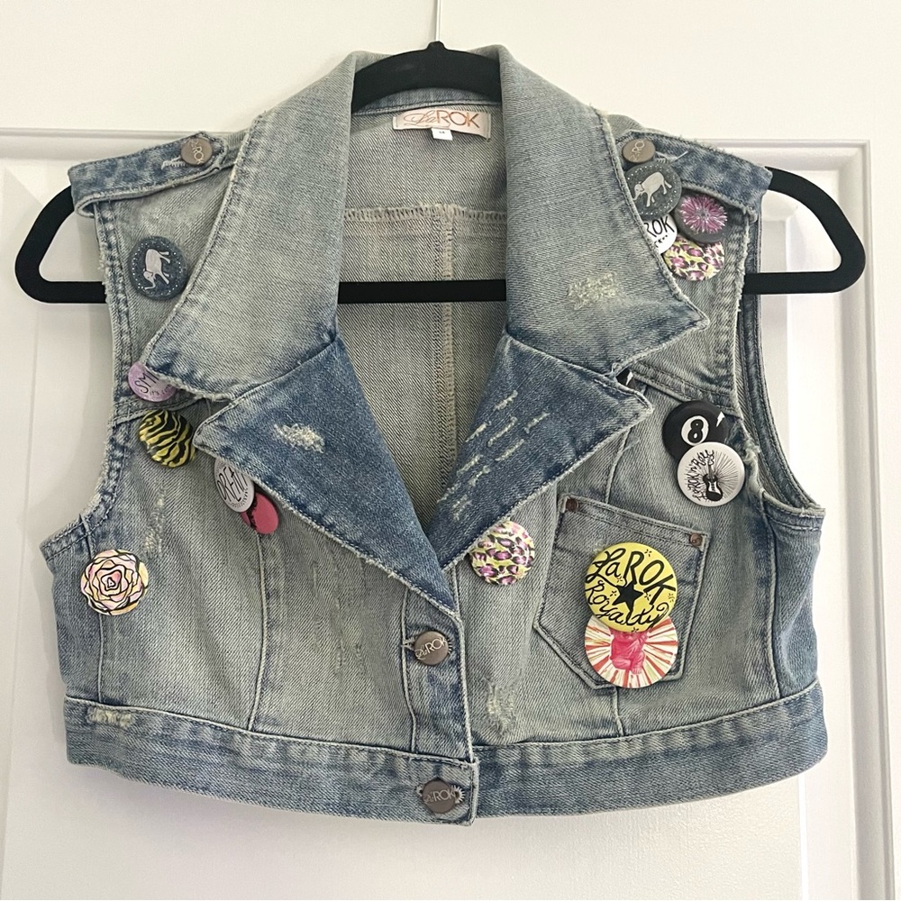 LaROK Light Wash Cropped Denim Graphic Pin Vest, Size M